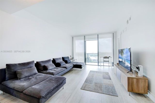 121 NE 34th St 1111, Miami, FL 33137
