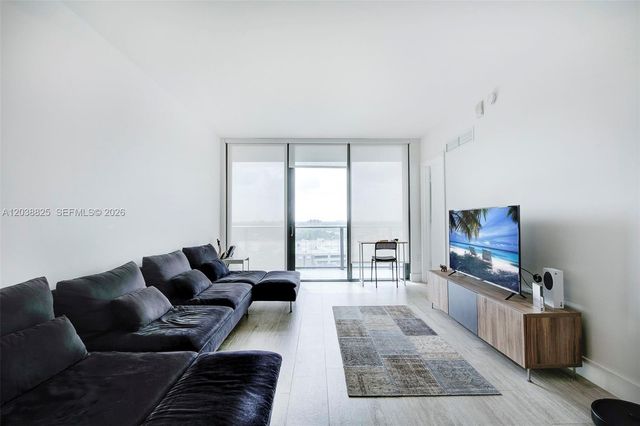 121 NE 34th St 1111, Miami, FL 33137