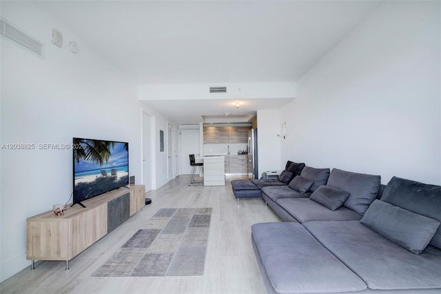 121 NE 34th St 1111, Miami, FL 33137