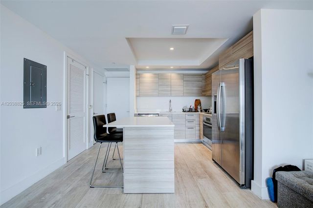 121 NE 34th St 1111, Miami, FL 33137