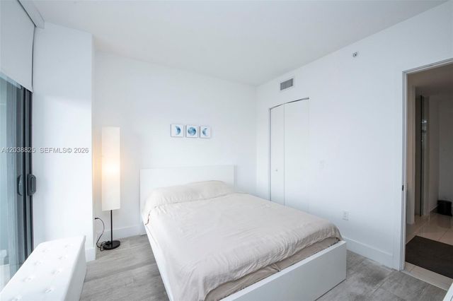 121 NE 34th St 1111, Miami, FL 33137