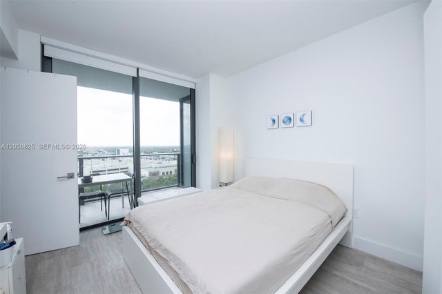 121 NE 34th St 1111, Miami, FL 33137