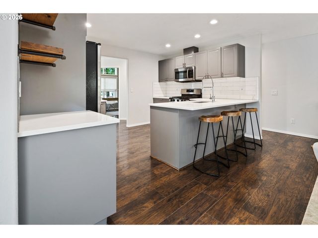 141 Nw CODY Ct, Hillsboro, OR 97124