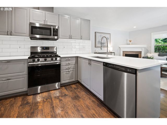 141 Nw CODY Ct, Hillsboro, OR 97124