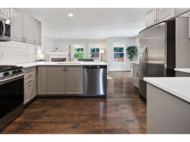 141 Nw CODY Ct, Hillsboro, OR 97124