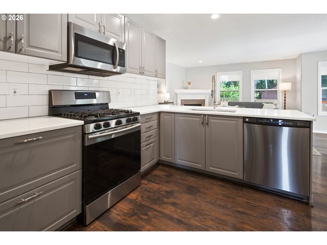 141 Nw CODY Ct, Hillsboro, OR 97124