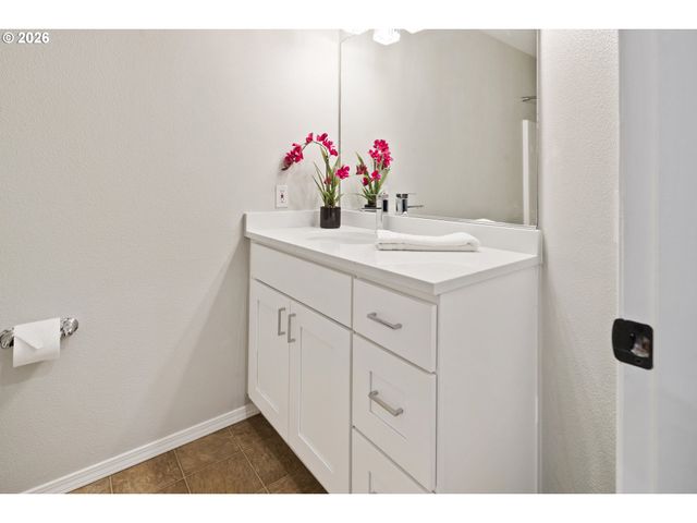 141 Nw CODY Ct, Hillsboro, OR 97124