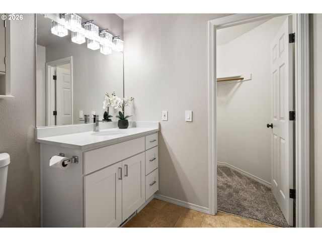 141 Nw CODY Ct, Hillsboro, OR 97124