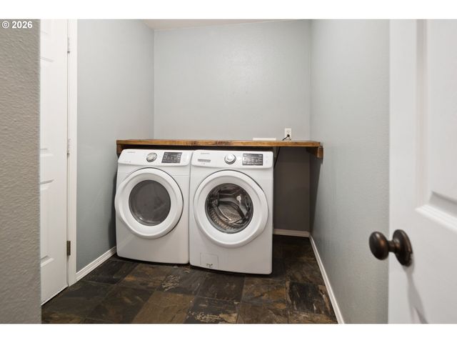 141 Nw CODY Ct, Hillsboro, OR 97124