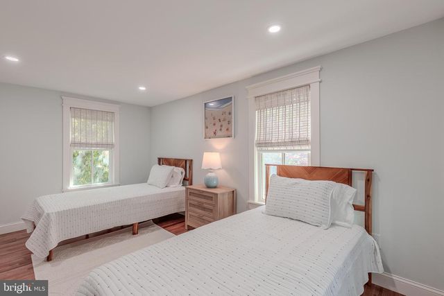 909 CORGIE ST, Cape May, NJ 08204
