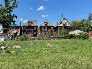 5089 Raymond Avenue, St Louis, MO 63113