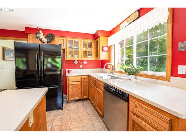 586 S 68TH Pl, Springfield, OR 97478