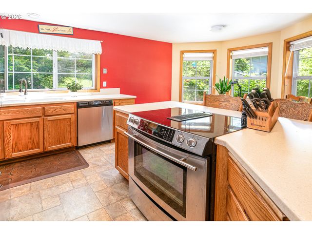 586 S 68TH Pl, Springfield, OR 97478