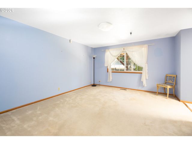 586 S 68TH Pl, Springfield, OR 97478
