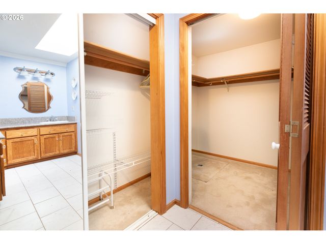 586 S 68TH Pl, Springfield, OR 97478