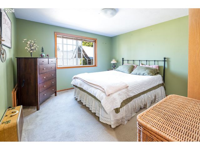 586 S 68TH Pl, Springfield, OR 97478