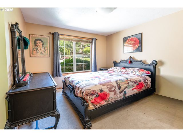 586 S 68TH Pl, Springfield, OR 97478