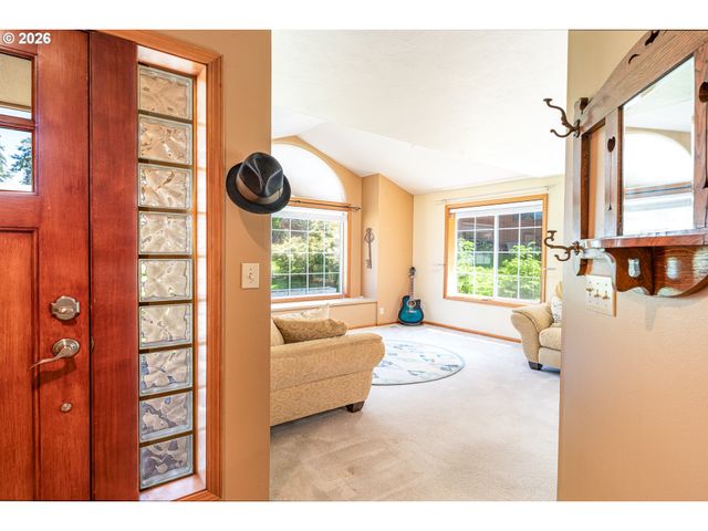 586 S 68TH Pl, Springfield, OR 97478