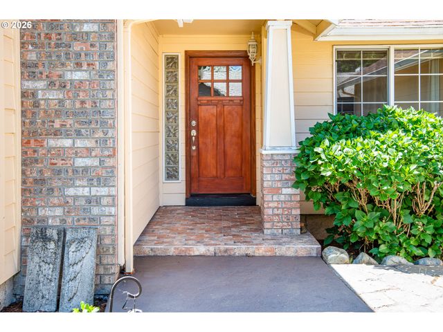 586 S 68TH Pl, Springfield, OR 97478