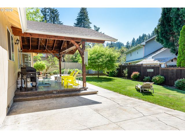 586 S 68TH Pl, Springfield, OR 97478
