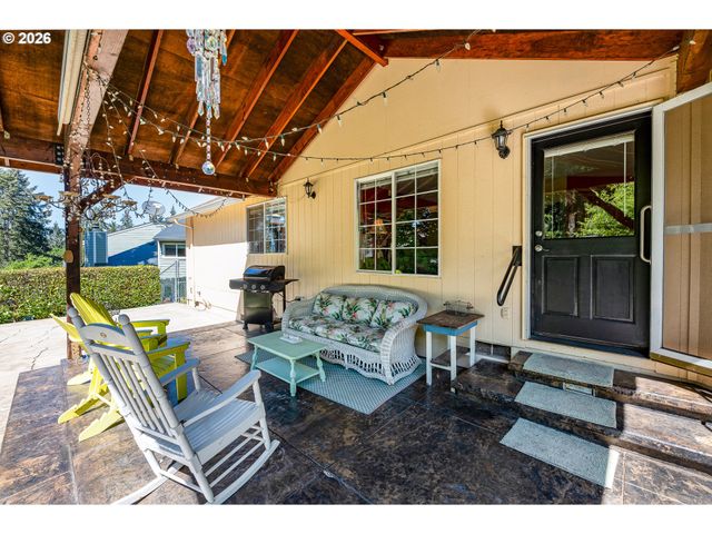 586 S 68TH Pl, Springfield, OR 97478