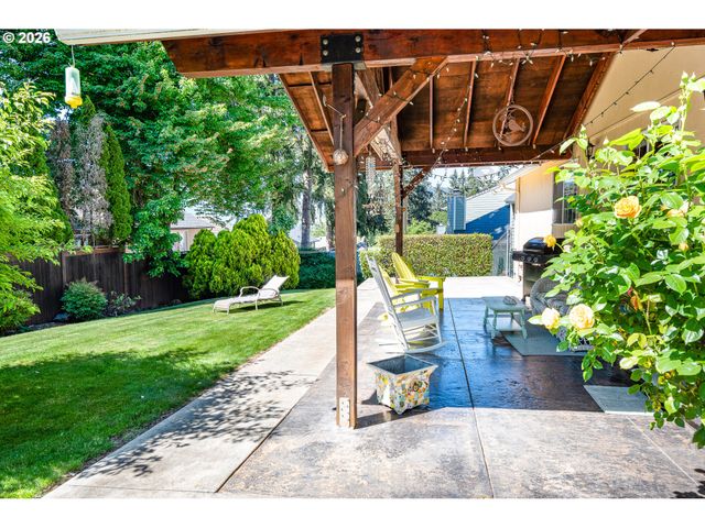 586 S 68TH Pl, Springfield, OR 97478