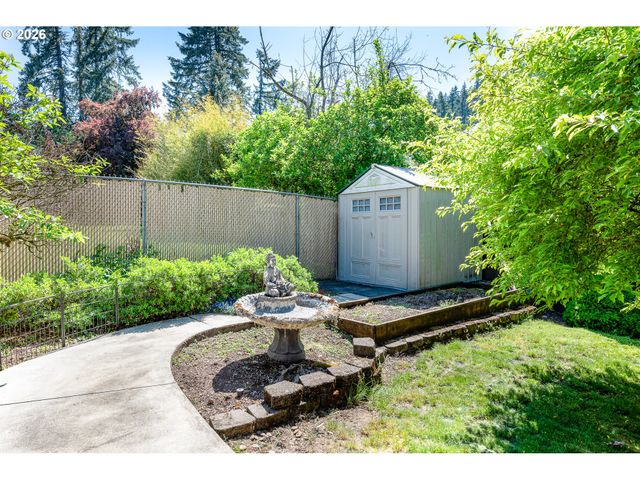 586 S 68TH Pl, Springfield, OR 97478