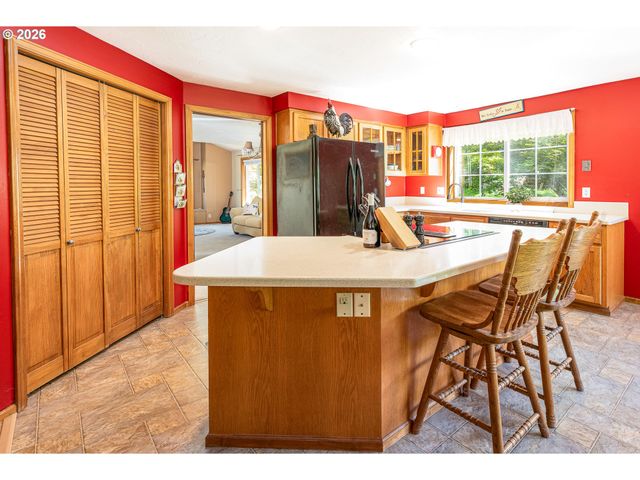 586 S 68TH Pl, Springfield, OR 97478