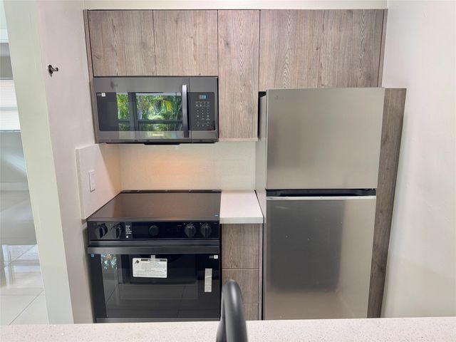 924 NE 17th Terrace 10, Fort Lauderdale, FL 33304