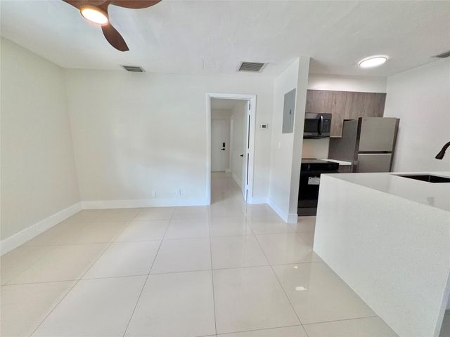 924 NE 17th Terrace 10, Fort Lauderdale, FL 33304