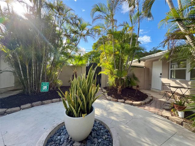 924 NE 17th Terrace 10, Fort Lauderdale, FL 33304