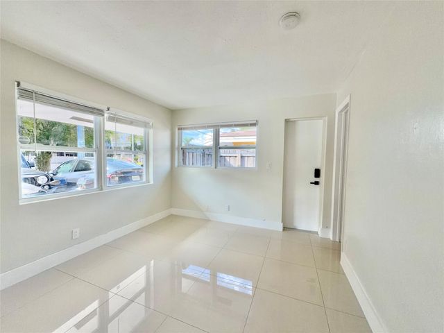924 NE 17th Terrace 10, Fort Lauderdale, FL 33304