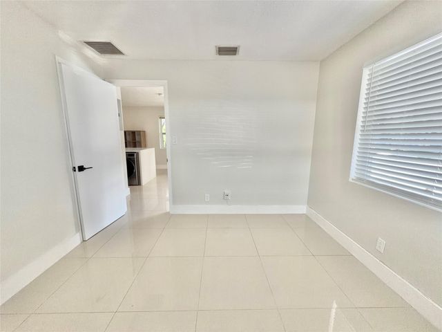 924 NE 17th Terrace 10, Fort Lauderdale, FL 33304