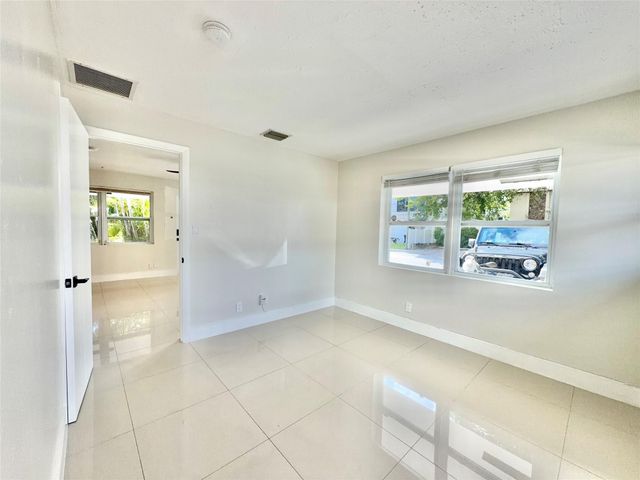 924 NE 17th Terrace 10, Fort Lauderdale, FL 33304