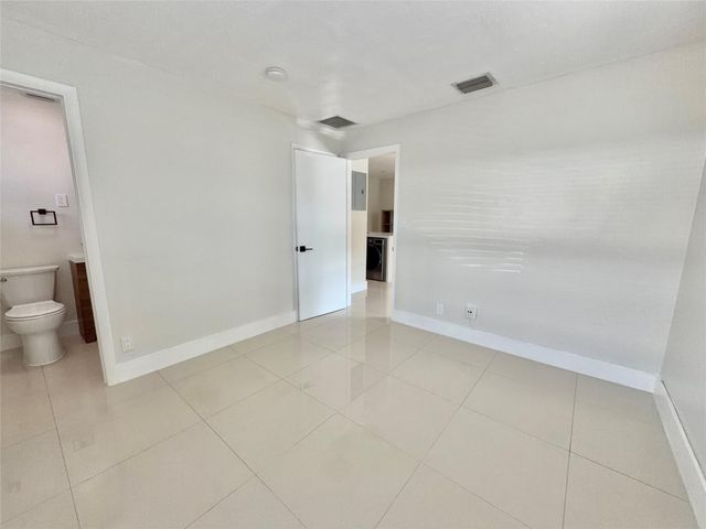 924 NE 17th Terrace 10, Fort Lauderdale, FL 33304