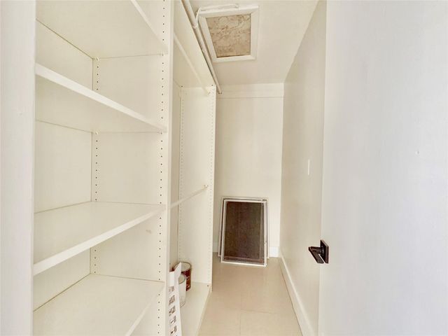 924 NE 17th Terrace 10, Fort Lauderdale, FL 33304