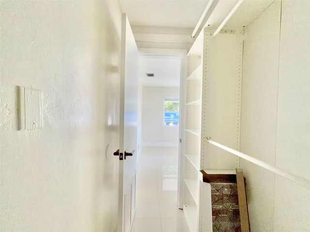924 NE 17th Terrace 10, Fort Lauderdale, FL 33304