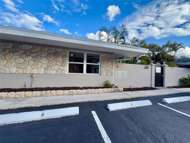 924 NE 17th Terrace 10, Fort Lauderdale, FL 33304