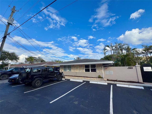 924 NE 17th Terrace 10, Fort Lauderdale, FL 33304