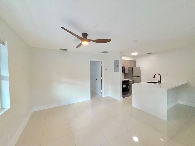 924 NE 17th Terrace 10, Fort Lauderdale, FL 33304