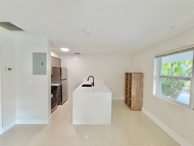 924 NE 17th Terrace 10, Fort Lauderdale, FL 33304