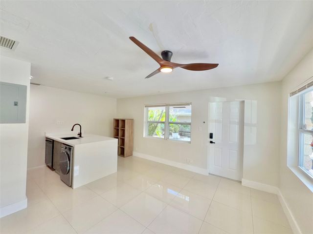 924 NE 17th Terrace 10, Fort Lauderdale, FL 33304