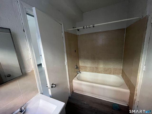 252 Sisson Avenue B1, Hartford, CT 06105