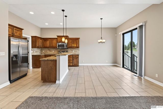 10615 Hillcrest Drive, La Vista, NE 68128