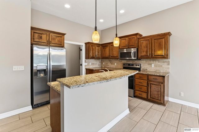 10615 Hillcrest Drive, La Vista, NE 68128