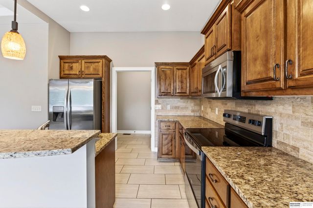 10615 Hillcrest Drive, La Vista, NE 68128
