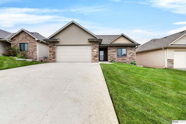 10615 Hillcrest Drive, La Vista, NE 68128
