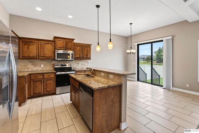 10615 Hillcrest Drive, La Vista, NE 68128