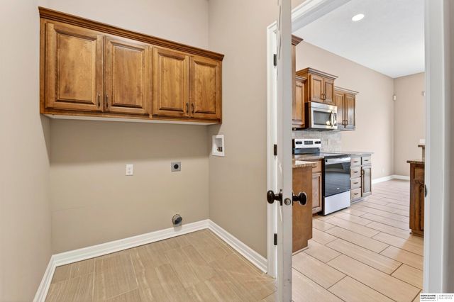 10615 Hillcrest Drive, La Vista, NE 68128