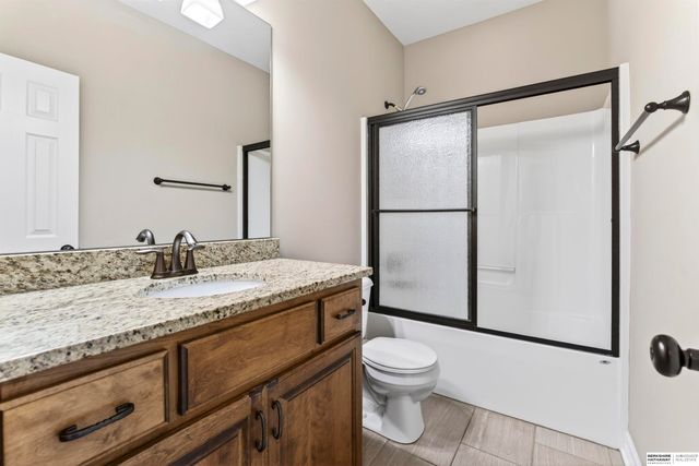10615 Hillcrest Drive, La Vista, NE 68128